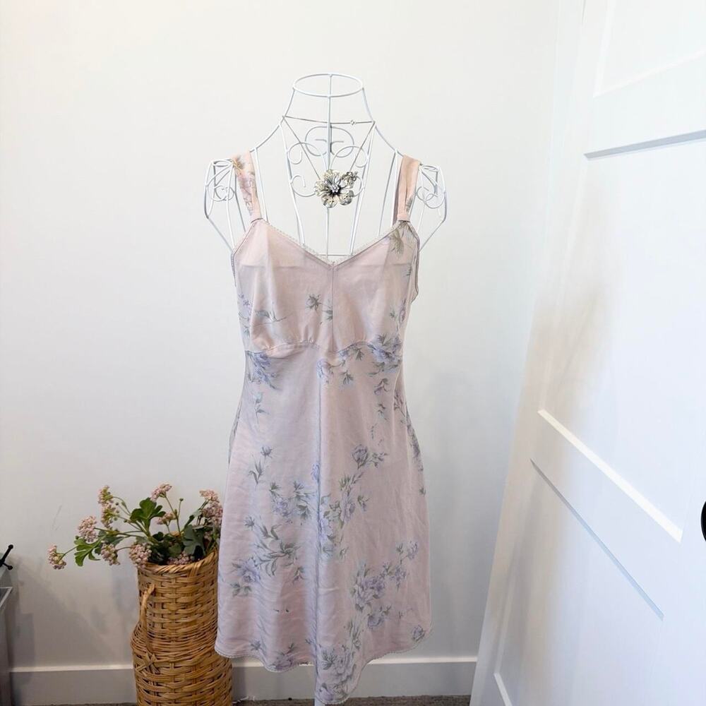 The perfect y2k pale pink/ purple floral babydoll lace 90s slip dress